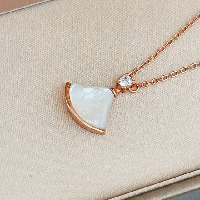 p120 Bvlgari's latest rose gold and white mother-of-pearl fan necklace, made of p120 Bvlgari's latest rose gold and white mother-of-pearl fan necklace, made of
