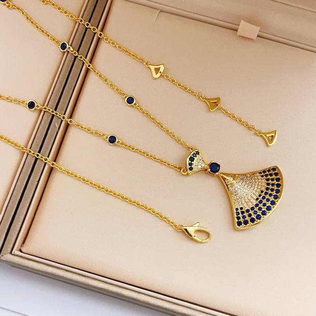 p170 Bvlgari's latest gold and blue diamond-encrusted large fan necklace, made o p170 Bvlgari's latest gold and blue diamond-encrusted large fan necklace, made o