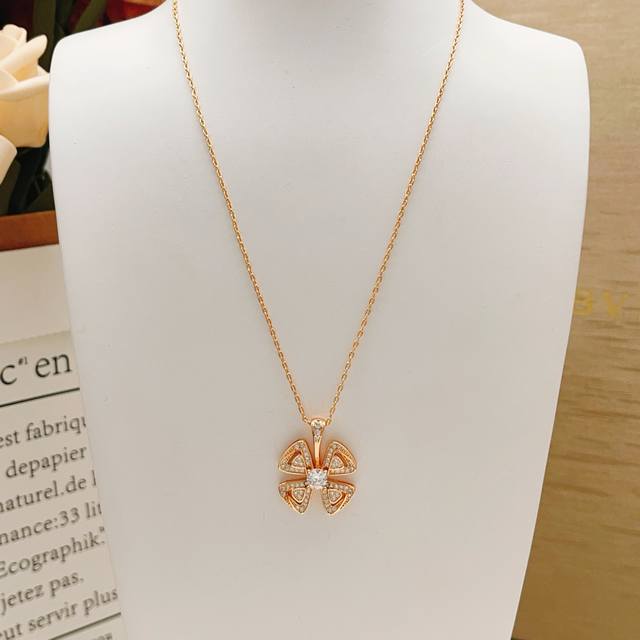 p140 Bvlgari's latest rose gold and diamond-set single diamond Ode to Floral Des p140 Bvlgari's latest rose gold and diamond-set single diamond Ode to Floral Des
