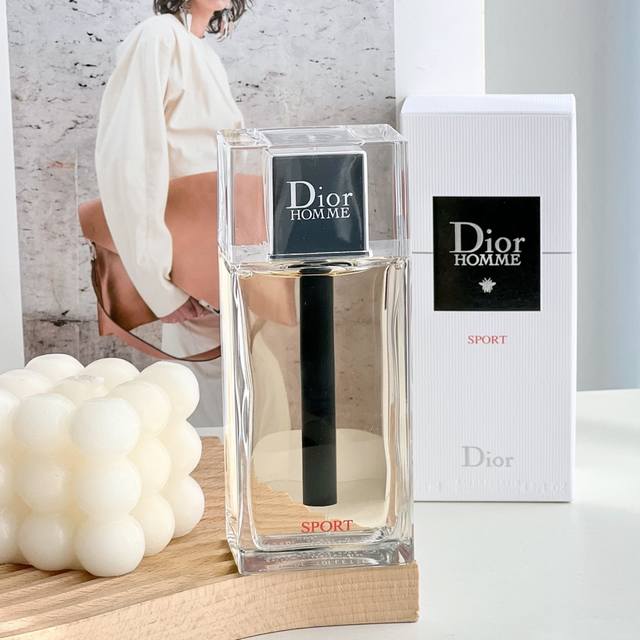 140 Original Quality Dior Homme Eau de Toilette 125ml Top Notes: Bergamot, North