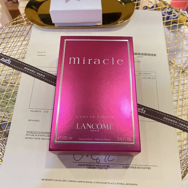 110原单品质 兰蔻奇迹真爱奇迹！Lancome Miracle。 品牌：兰蔻 香调：花香调 前调：荔枝 小苍兰 中调：木兰 生姜 橘子 胡椒 茉莉 后调：琥珀