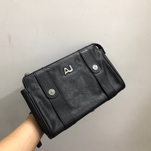 p340 Top-quality replica Armani men's handbag with a back zippered compartment a