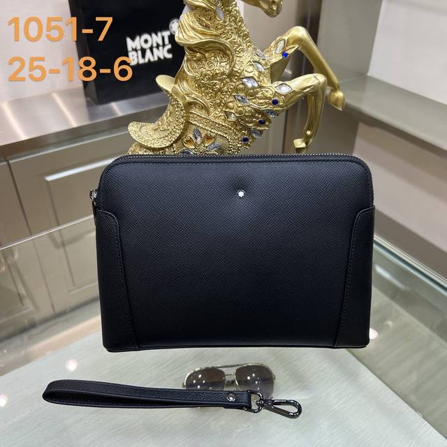 340. Montblanc clutch bag with double zipper design, made of imported top-grade
