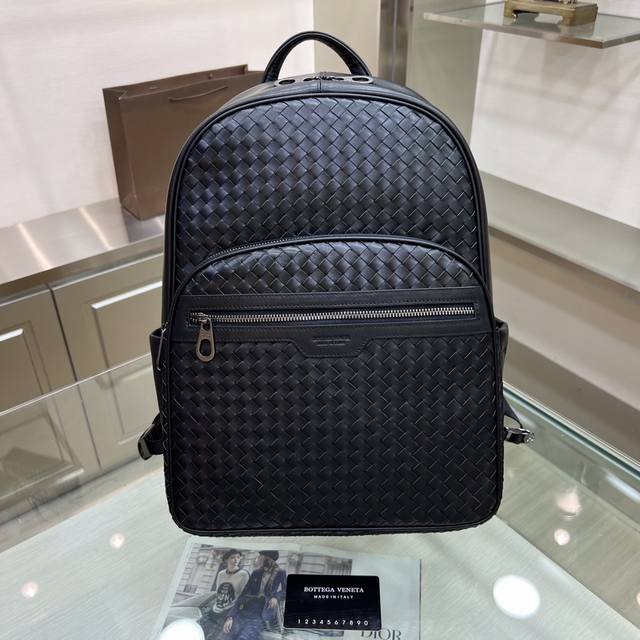 600 Bottega Veneta New Backpack. Understated elegance, quality, and craftsmanshi