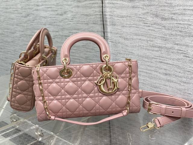 p1110 The brand new D-Joy is back with a vengeance, a hot seller! This bag comes