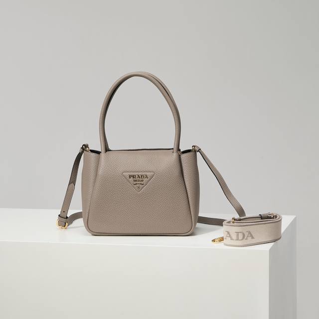 p1000 Premium Original Factory New Small Shoulder Bag 1Bc145 with Gold Buckle an