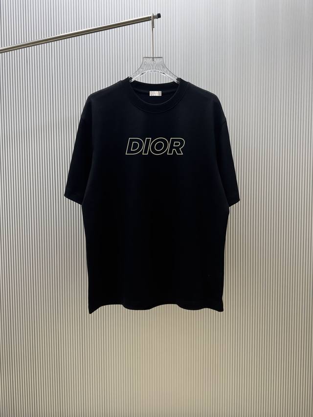 120 严控品质 款式：迪.奥Dio.R短袖T恤 面料：300克重双纱100%棉 罗纹：320克重索络纳1*1潮牌 工艺：印花 颜色：白 红 夜蓝 炫酷蓝 蓝