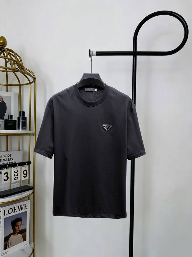 p180 Prada 26Ss new short-sleeved shirt, top-quality version with classic embroi p180 Prada 26Ss new short-sleeved shirt, top-quality version with classic embroi