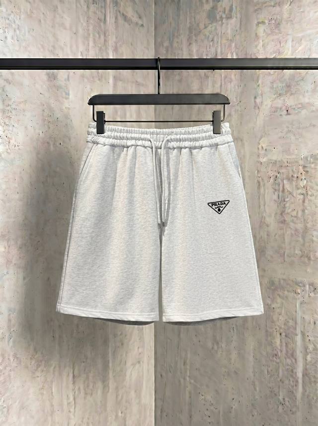 Within 15 days of after-sales service, p160 Prada embroidered shorts Colors: Bla Within 15 days of after-sales service, p160 Prada embroidered shorts Colors: Bla