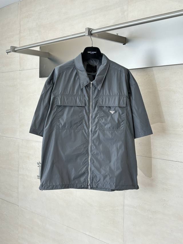p290 prad* Prada Grey Nylon Short-Sleeve Shirt Jacket Custom matte slightly wrin p290 prad* Prada Grey Nylon Short-Sleeve Shirt Jacket Custom matte slightly wrin