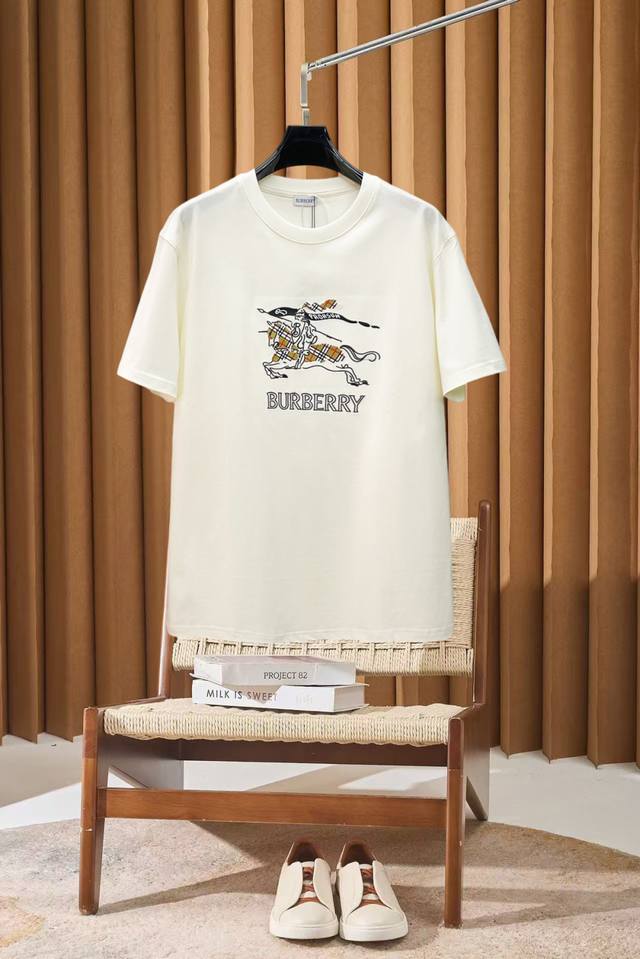 p140 Burberry New Short-Sleeve T-Shirt (Ddd) Complete with tags, original fabric