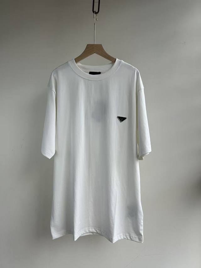 140 Same style as the official website, Prada hardware triangle logo crew neck T 140 Same style as the official website, Prada hardware triangle logo crew neck T