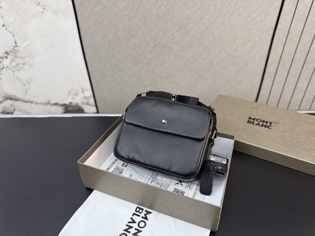 p200 Montblanc Leather Men's Shoulder Bag/Crossbody Bag, Classic and Versatile,