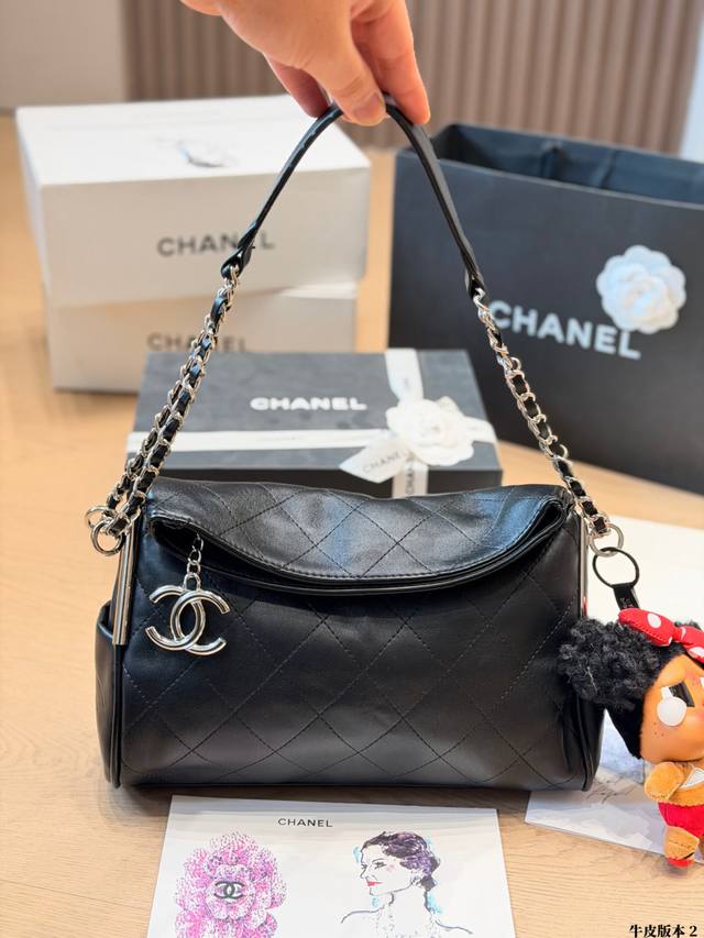 牛皮版本 p340 小号 Chanel 口盖包 慵懒随性又好背 上身满满的惊喜 高级慵懒又随性 彻底心动的一只 Size：30 28Cm