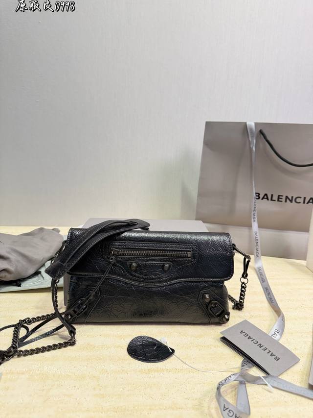 p340 A derivative of Balenciaga's Motorcycle Le City series, born in 2001 and de