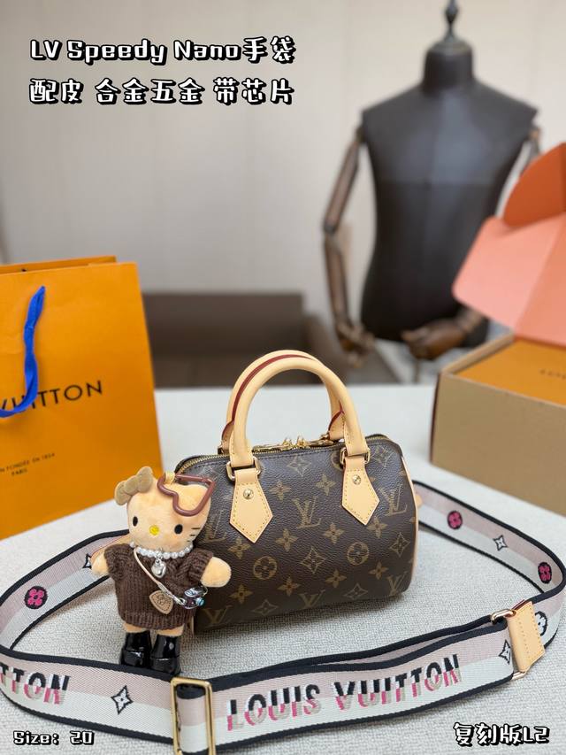 p290 Louis Vuitton Speedy Nano handbag with leather belt, chip charm, alloy hard