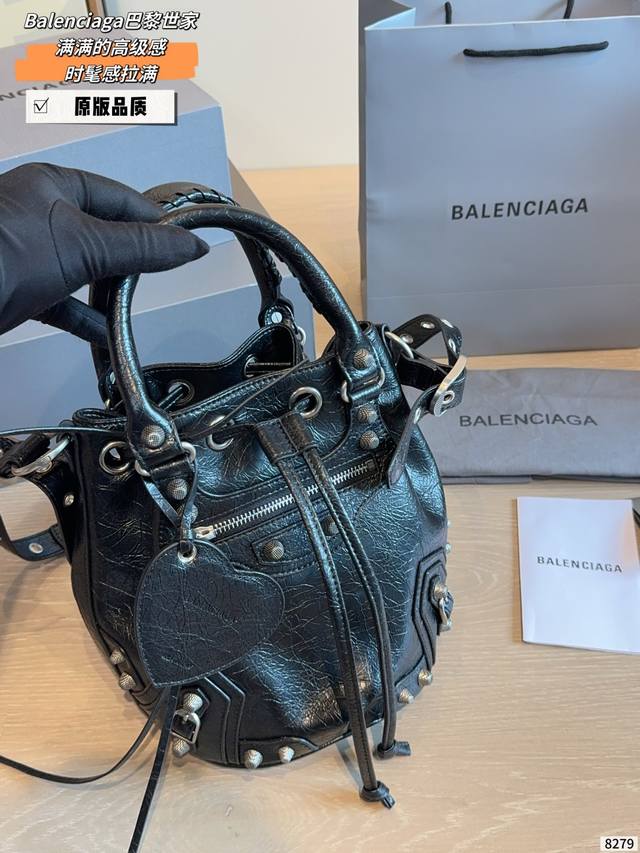 p370 It still has to be Balenciaga, so sweet and cool! Balenciaga Le Gagole seri p370 It still has to be Balenciaga, so sweet and cool! Balenciaga Le Gagole seri