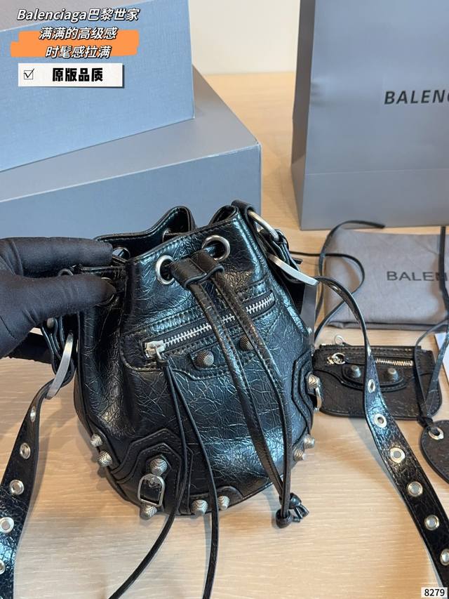 p350 It still has to be Balenciaga, so sweet and cool! Balenciaga Le Gagole seri p350 It still has to be Balenciaga, so sweet and cool! Balenciaga Le Gagole seri