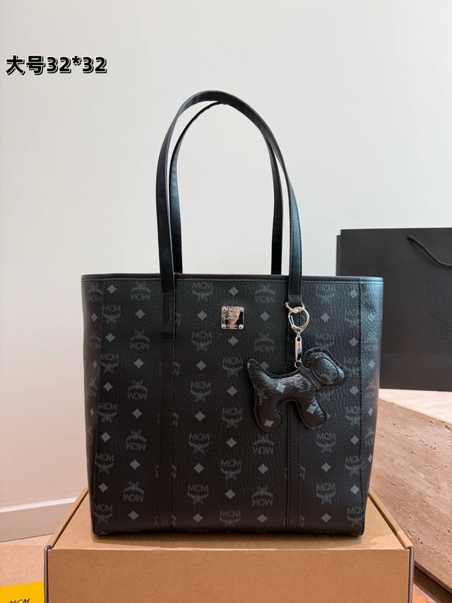 p270 Mcm Basket Zipper Tote Bag. has added a new zipper tote bag. The bag shape