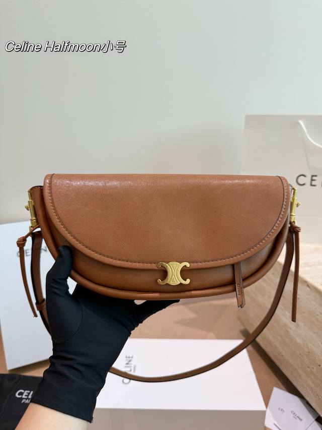 p310 Comes with gift box. The Celine Little Halfmoon bag is a small half-moon ba p310 Comes with gift box. The Celine Little Halfmoon bag is a small half-moon ba