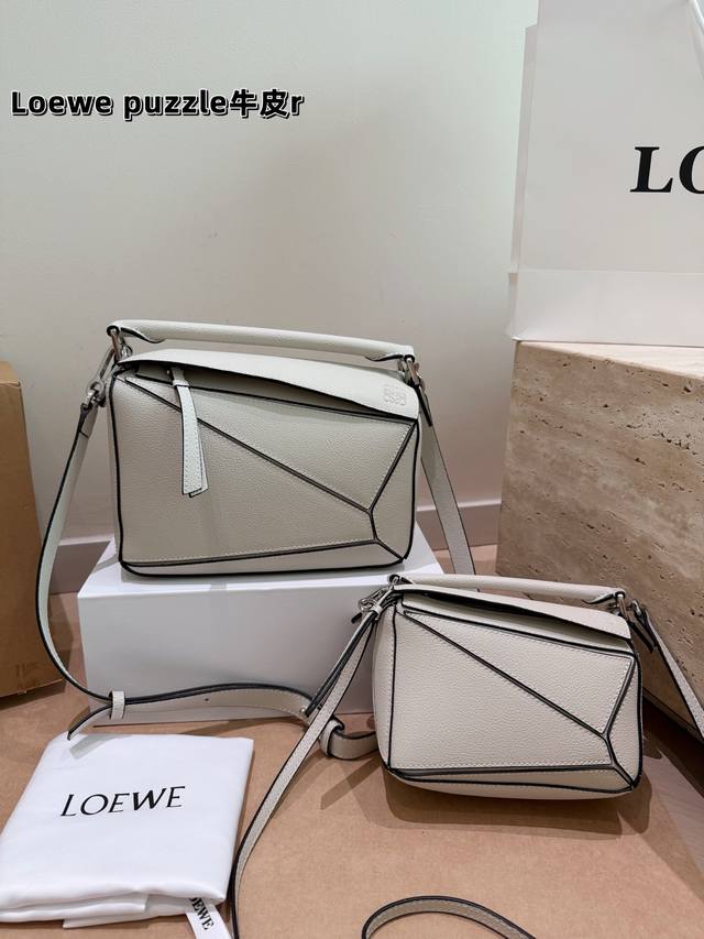 p320 p270 Leather version with gift box/airplane box Size: 24*17Cm Large 18*13Cm p320 p270 Leather version with gift box/airplane box Size: 24*17Cm Large 18*13Cm