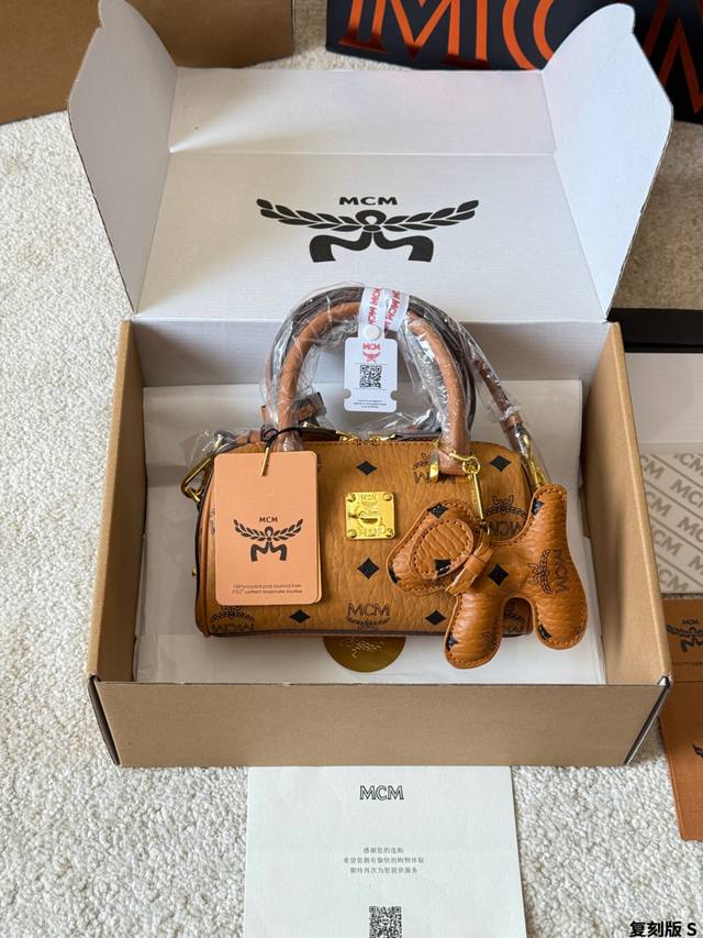 Replica p170 Mcm Boston Pillow Bag The latest internet celebrity bag in the Mcm
