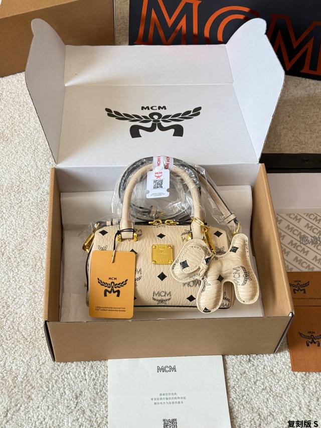 Replica p170 Mcm Boston Pillow Bag The most versatile bag in the Mcm family, the