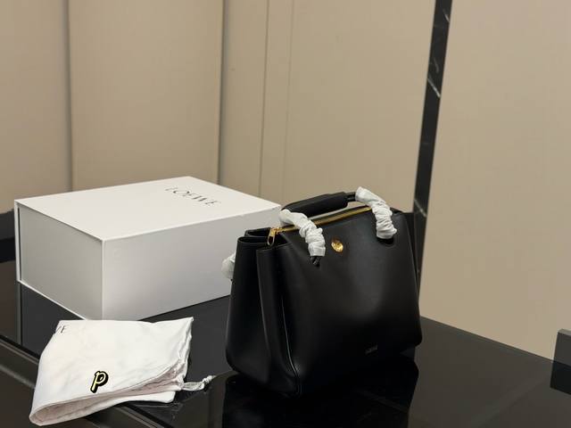 p340 Folding Box Loewe "Madrid" Handbag (Runway Style) Made of Madrid Calfskin, p340 Folding Box Loewe "Madrid" Handbag (Runway Style) Made of Madrid Calfskin,