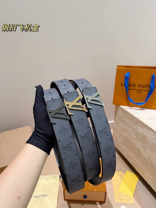 p270 Top-grade steel buckle with airplane box. LV leather belt. A very nice gift