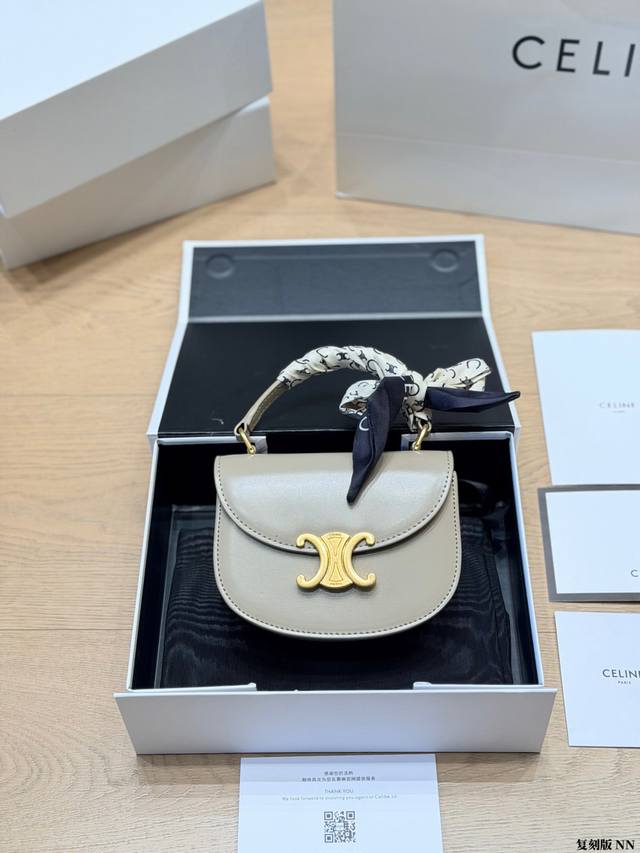 Replica p230 Celine Arc de Triomphe Saddle Bag. Made of glossy calfskin leather Replica p230 Celine Arc de Triomphe Saddle Bag. Made of glossy calfskin leather