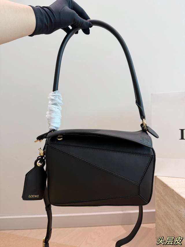 Leather P380 Loewe Puzzle Bag with Long Handle This medium-sized Loewe Puzzle ba Leather P380 Loewe Puzzle Bag with Long Handle This medium-sized Loewe Puzzle ba