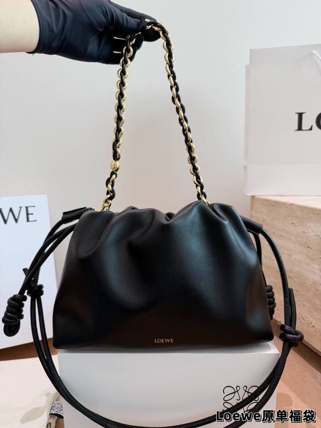 p300 Comes with box, leather, size: 27.21cm. Loewe Old Money Lucky Bag! Treat yo p300 Comes with box, leather, size: 27.21cm. Loewe Old Money Lucky Bag! Treat yo