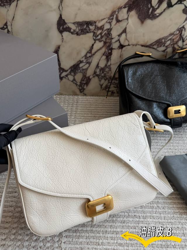 310 Oil-waxed Leather with Box (Ddd) This is the Balenciaga Clicca Medium should 310 Oil-waxed Leather with Box (Ddd) This is the Balenciaga Clicca Medium should