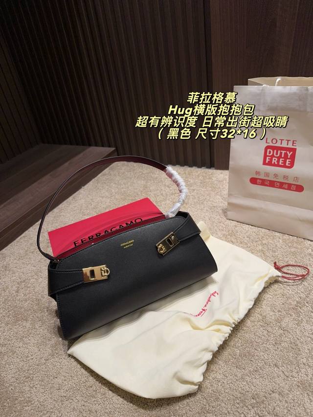 p250 Folding Box Size 32*16 Ferragamo Hug Horizontal Hug Bag, Gancini Lock, Unde