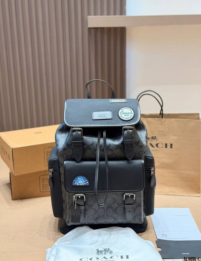 Replica p270 Coach Sprint Backpack. This Coach Sprint backpack features light gr