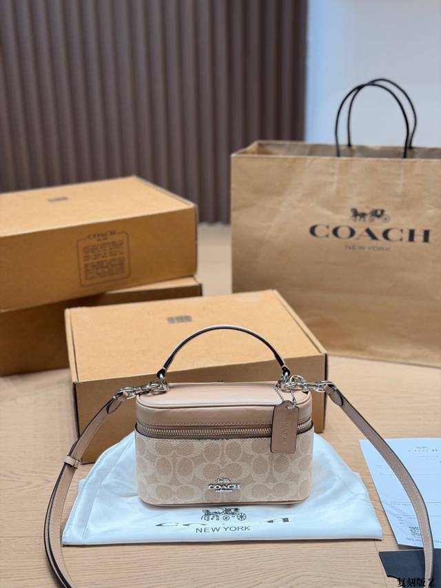 Cowhide version p180 Coach Rainer box bag. This Coach Rainer box bag features a