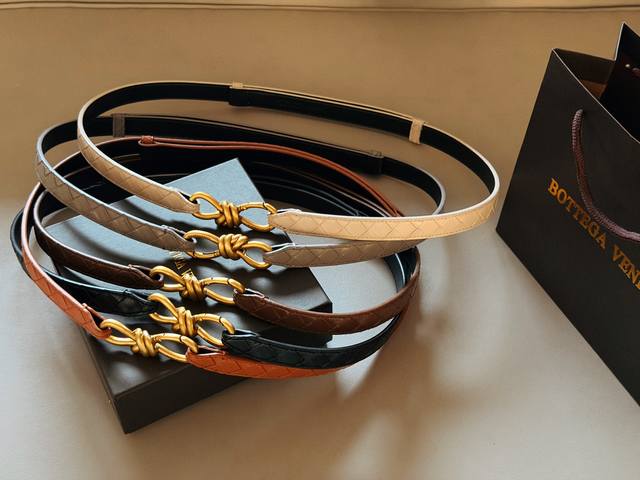 120 Package and packaging: Bv cowhide bow belt buckle is so beautiful! I love it