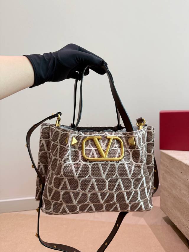 Large p230, no box, size 37*24 Small p230, no box, size 25*19 Valentino Tote Bag