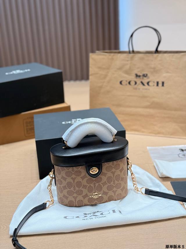 Original version p230 Coach Kay 20 classic monogram box bag. This Coach Kay 20 b
