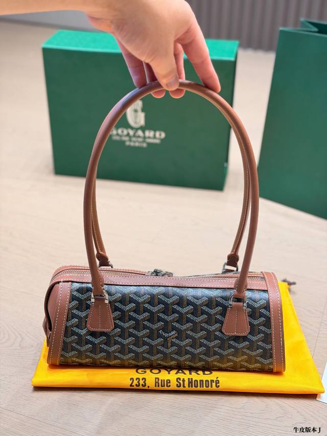 Leather version p220 Goyard Bonbonni