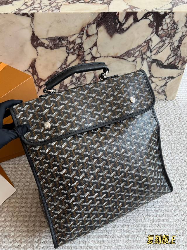 p270 无盒 Goyard Leger双肩包 原单 Goyard Leger双肩包 一款非常适合通勤旅行的双肩背包 携带方便同时还可以折叠的一-款双肩背30*