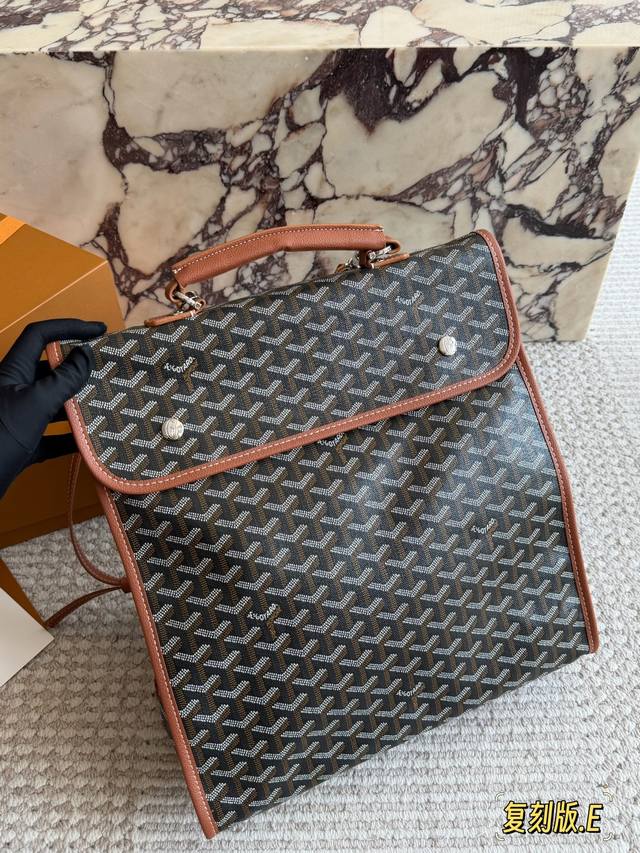 p270 无盒 Goyard Leger双肩包 原单 Goyard Leger双肩包 一款非常适合通勤旅行的双肩背包 携带方便同时还可以折叠的一-款双肩背30*