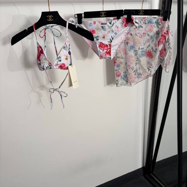 p160 Style No. 20264520 Gucc* New Bikini Three-Piece Swimsuit Set, Printed Tie-U