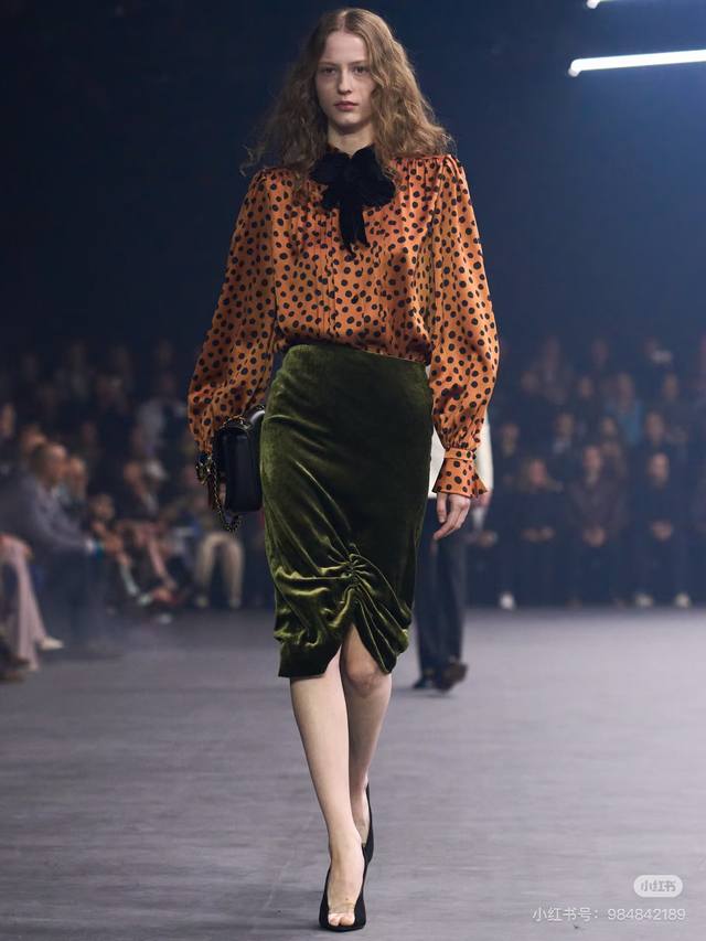 Style No. D26061042 Valentino's new custom-made high-quality faux silk satin fab
