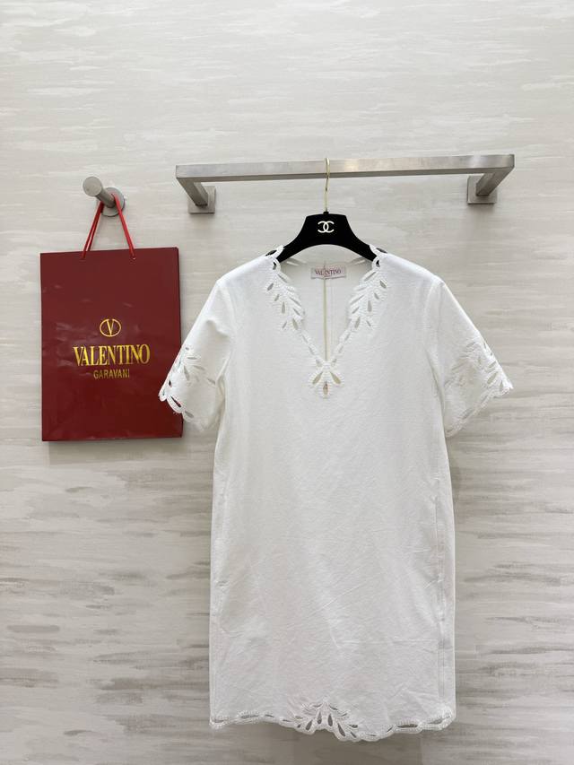 p390Valentin2 Heavy-duty hollow-out embroidered linen dress. Made from breathabl p390Valentin2 Heavy-duty hollow-out embroidered linen dress. Made from breathabl