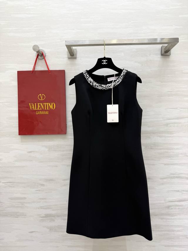 p490Valentin2 Hand-studded Rhinestone Straight Dress. The neckline is fully ador p490Valentin2 Hand-studded Rhinestone Straight Dress. The neckline is fully ador