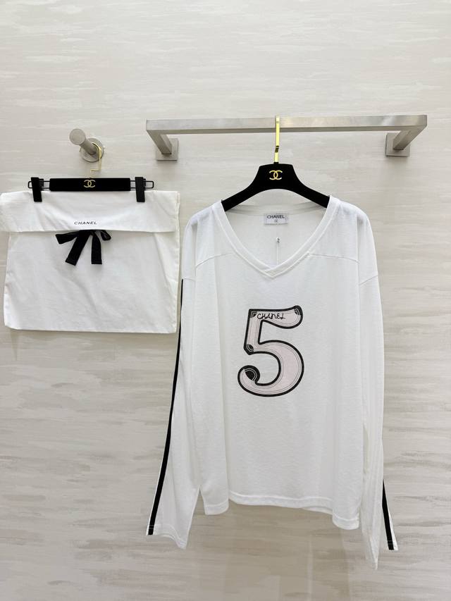 p230#Chane 25 V-neck long sleeves exude a relaxed and sophisticated vibe. The cl p230#Chane 25 V-neck long sleeves exude a relaxed and sophisticated vibe. The cl
