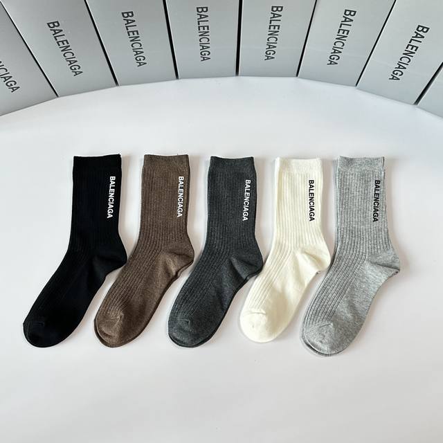 特p80 配包装 Balenciaga 巴黎世家 新款烫印经典中长筒袜堆堆袜袜子！一盒五双， 专柜同步筒袜袜子，大牌出街，潮人必备超好搭。