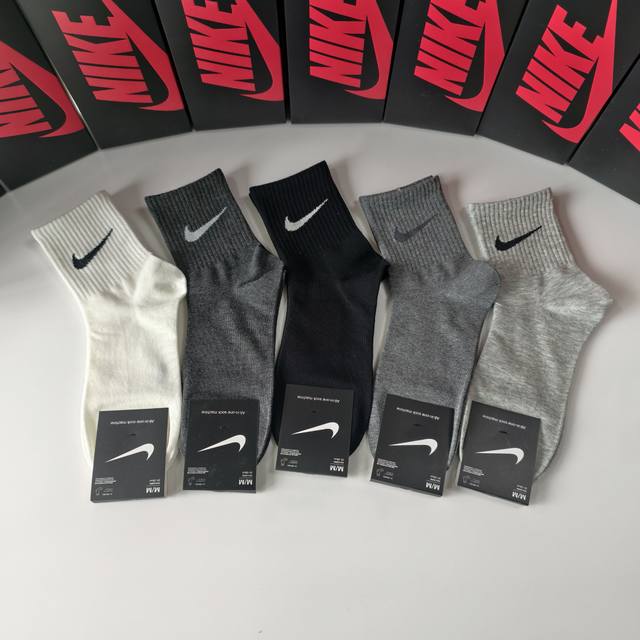 特p50 配包装 Nike 耐克 新款中长款堆堆袜袜子！一盒五双， 专柜同步筒款袜子，大牌出街，潮人必备超好搭