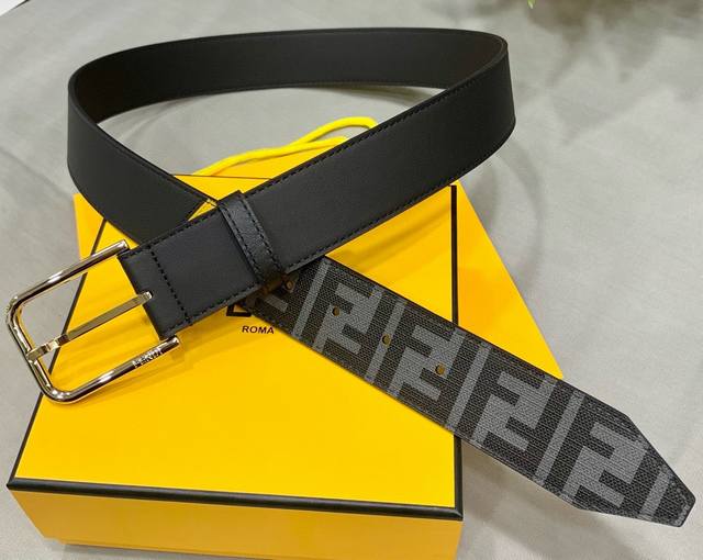 180 Image and packaging Fendi 40mm wide leather belt with the signature logo. Or